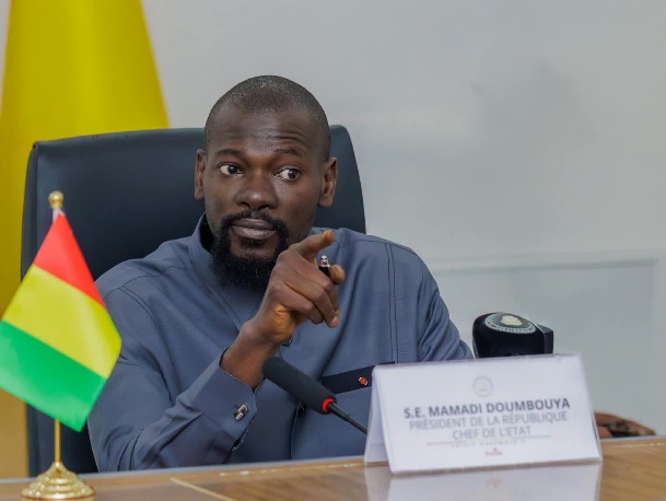 Mamadi Doumbouya veut stopper l’exportation de l’or brut