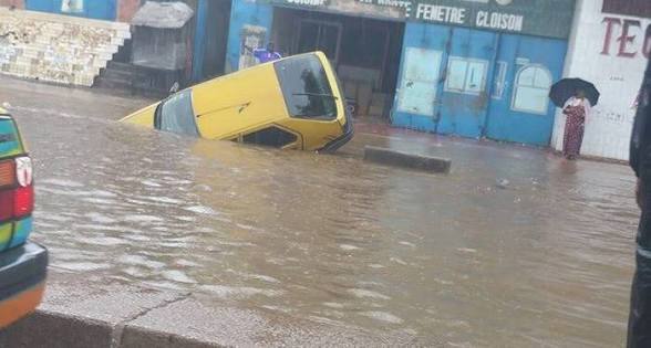 Transport : les usagers appelés à la prudence sur les routes pendant les fortes pluies