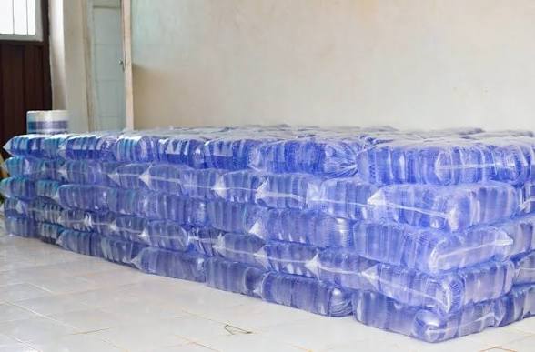 Sachets d’eau : le gouvernement accorde six mois de répit aux producteurs