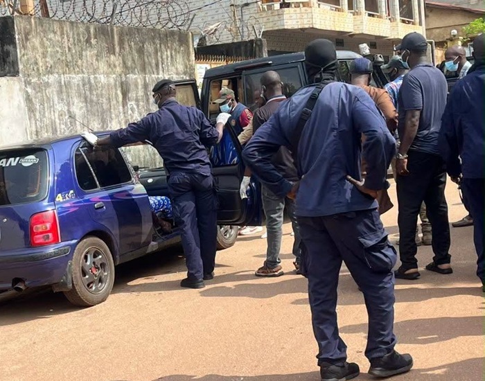 Conakry : deux corps découverts dans un véhicule à Petit Simbayah